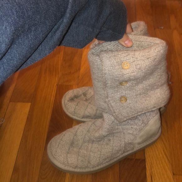Knit uggs - Picture 1 of 3